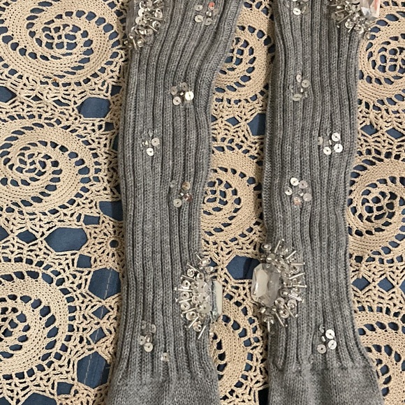 IMAN Embellished Gloves - Picture 5 of 6